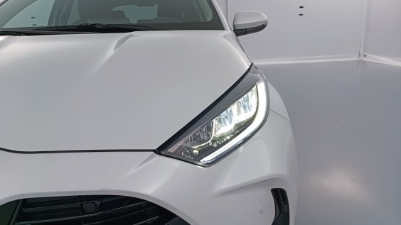 Toyota Yaris YARIS  IV Hybride 116h Design e-CVT Blanc Lunaire Nacré