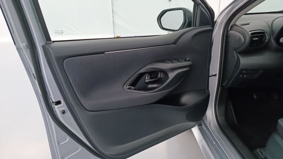 Toyota Yaris YARIS  IV Hybride 116h Design e-CVT Gris Minéral