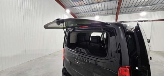 Peugeot Traveller Traveller M 2.2 Diesel 180ch S&S EAT8 Business Pack Noir