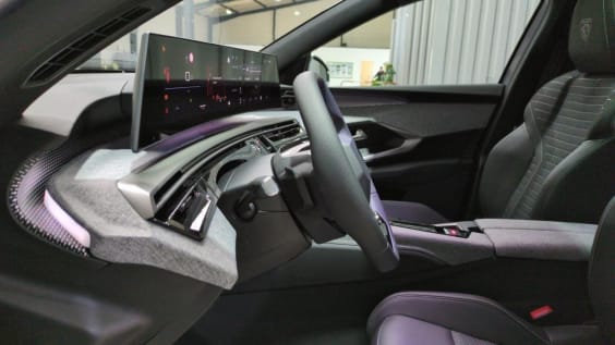Peugeot 3008 Hybrid 145 e-DCS6 GT Gris Artense / Toit Noir