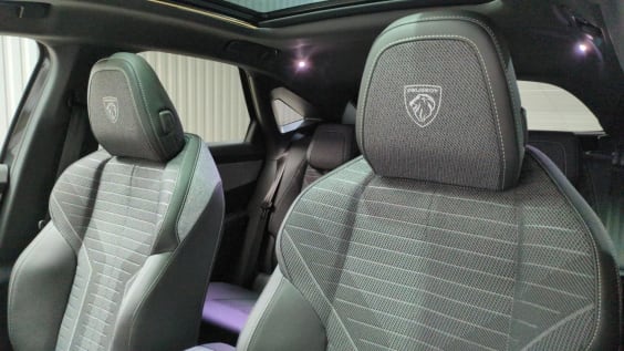 Peugeot 3008 Hybrid 145 e-DCS6 GT Gris Titane / Toit Noir