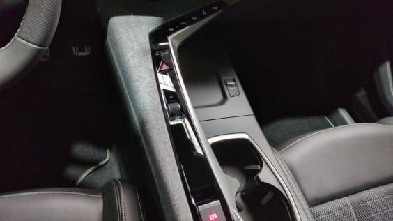 Peugeot 3008 Hybrid 145 e-DCS6 GT Gris Titane / Toit Noir