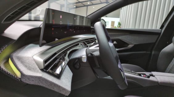 Peugeot 3008 Hybrid 145 e-DCS6 GT Noir Perla Nera