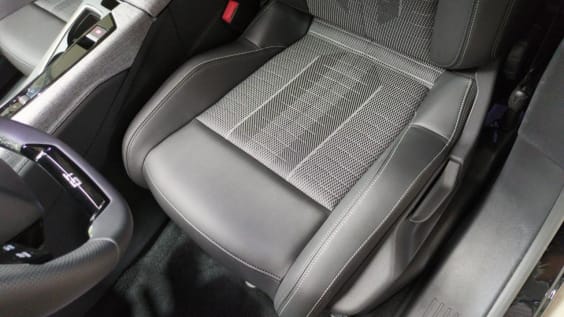 Peugeot 3008 Hybrid 145 e-DCS6 GT Noir Perla Nera