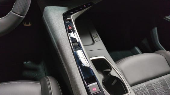 Peugeot 3008 Hybrid 145 e-DCS6 GT Noir Perla Nera