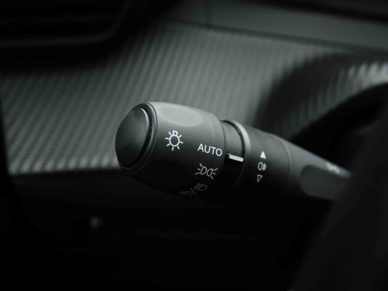 Peugeot 2008 54 KW 156  ALLURE Argent