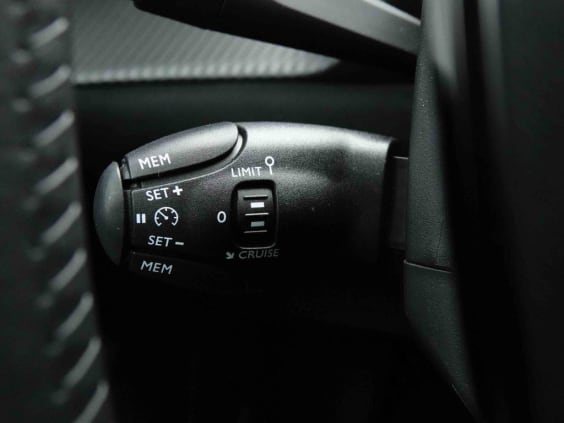Peugeot 2008 54 KW 156  ALLURE Argent