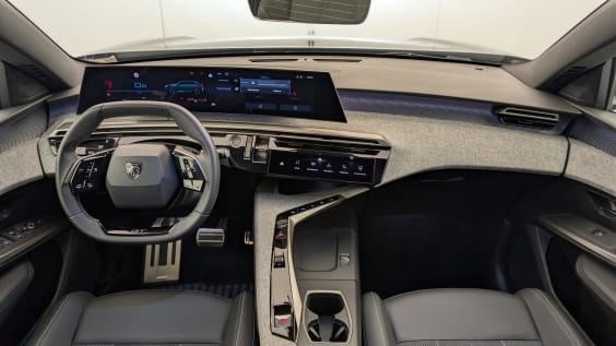 Peugeot 3008 Hybrid 145 e-DCS6 GT Gris Titane / Toit Noir