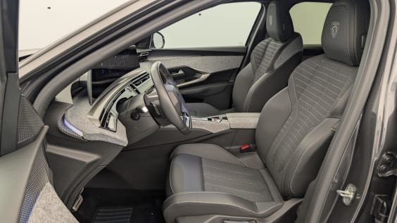 Peugeot 3008 Hybrid 145 e-DCS6 GT Gris Titane / Toit Noir