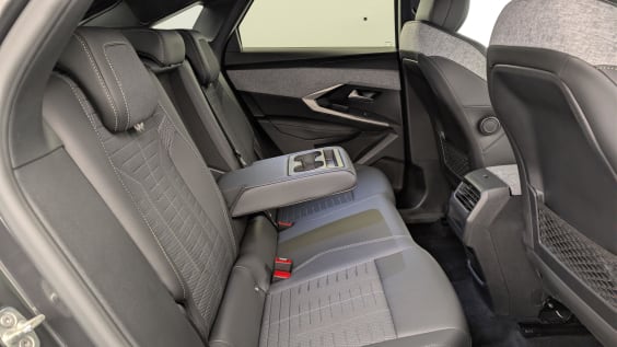Peugeot 3008 Hybrid 145 e-DCS6 GT Gris Titane / Toit Noir