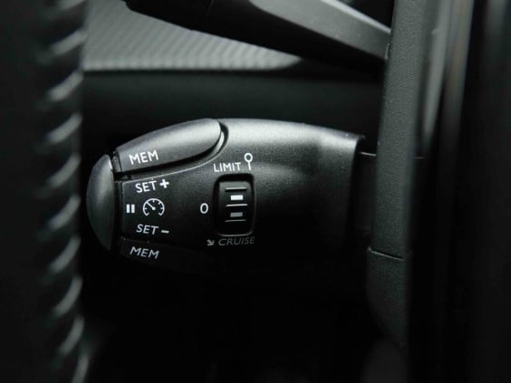Peugeot 208 1.2 TURBO 100 ALLURE Argent