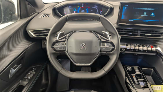 Peugeot 5008 Hybrid 136 e-DCS6 Allure Pack Noir Perla Nera