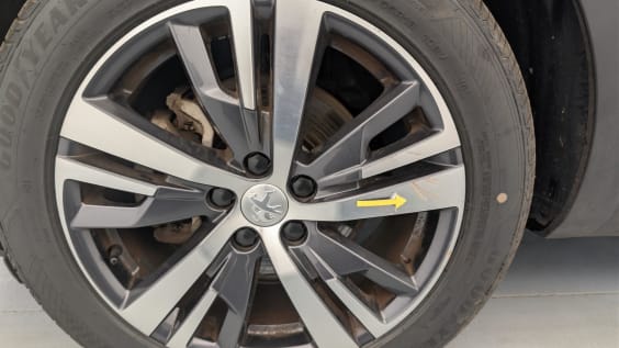 Peugeot 5008 Hybrid 136 e-DCS6 Allure Pack Noir Perla Nera