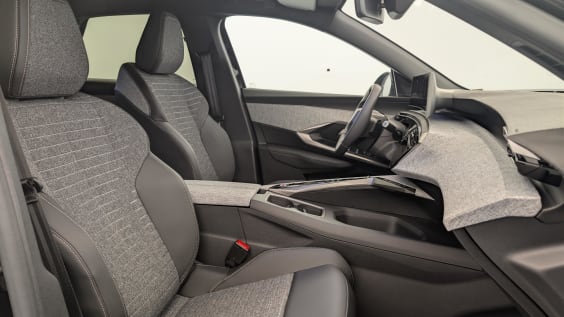 Peugeot 3008 Hybrid 145 e-DCS6 Allure Noir Perla Nera