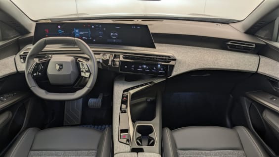 Peugeot 5008 HYBRID 145 CH E-DCS6 ALLURE Gris Titane