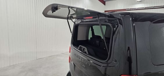 Peugeot Traveller Traveller M Diesel 180 ch Automatique Business Noir Perla