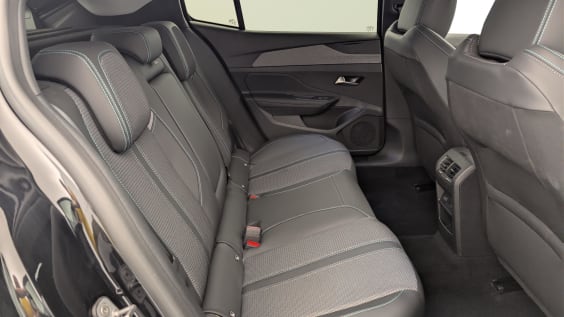 Peugeot 408 Hybrid 136 e-DCS6 Allure Noir Perla Nera