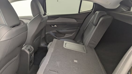 Peugeot 408 Hybrid 136 e-DCS6 Allure Noir Perla Nera