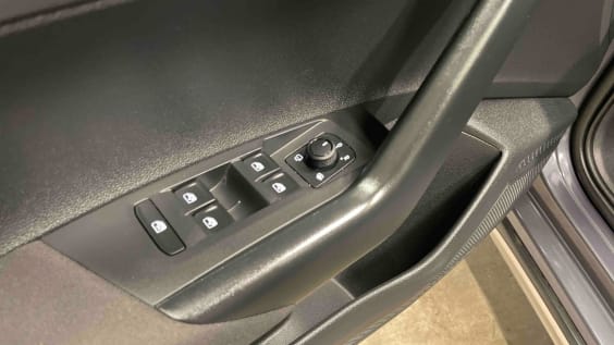 Volkswagen Taigo TSI 115 HP LIFE DSG Gris foncé