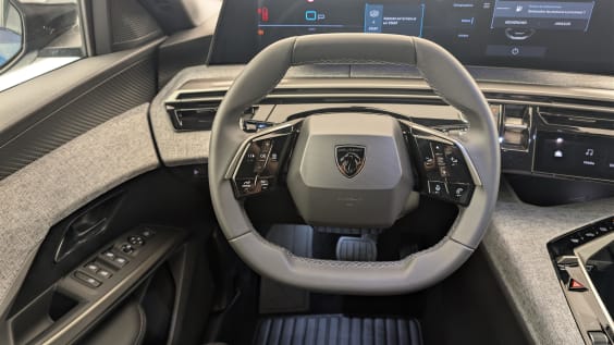 Peugeot 5008 HYBRID 145 CH E-DCS6 ALLURE Bleu Obsession