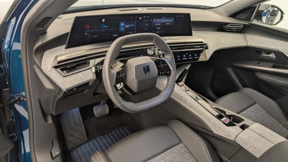 Peugeot 5008 HYBRID 145 CH E-DCS6 ALLURE Bleu Obsession