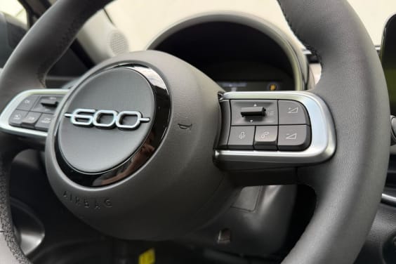 Fiat 600 1.2 HYBRID 145 ICONE DCT6 Sable Earth