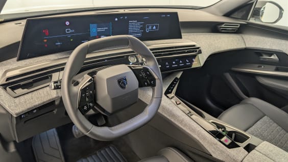 Peugeot 5008 HYBRID 145 CH E-DCS6 ALLURE Blanc Okenite