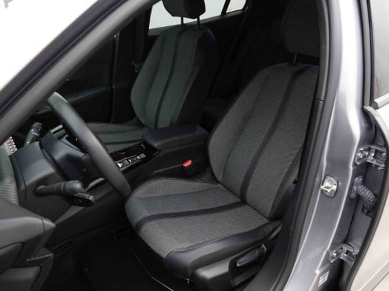 Peugeot E-2008 54 KW 156  ALLURE Argent