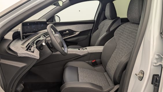 Peugeot 5008 HYBRID 145 CH E-DCS6 ALLURE Blanc Okenite