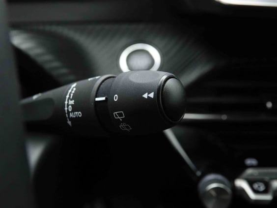 Peugeot E-2008 54 KW 156  ALLURE Argent