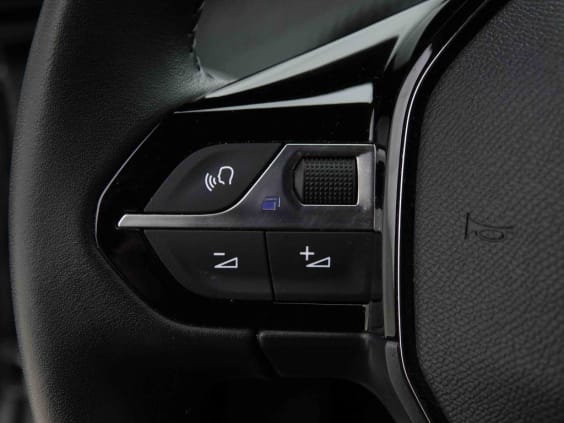 Peugeot E-2008 54 KW 156  ALLURE Argent