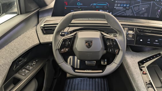 Peugeot 5008 HYBRID 145CH E-DCS6 GT Noir Perla Nera