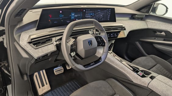 Peugeot 5008 HYBRID 145CH E-DCS6 GT Noir Perla Nera
