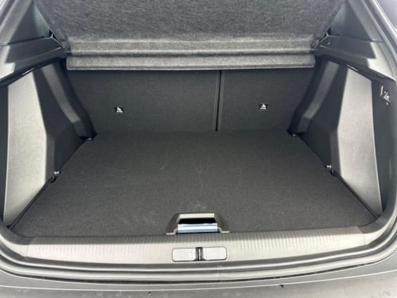 Peugeot 2008 Hybrid 145 e-DCS6 GT gris artense