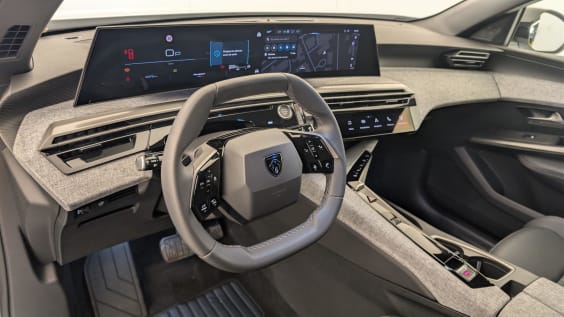 Peugeot 5008 HYBRID 145 CH E-DCS6 ALLURE Blanc Okenite