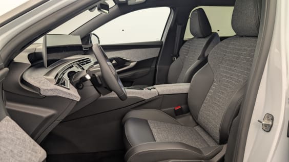 Peugeot 5008 HYBRID 145 CH E-DCS6 ALLURE Blanc Okenite
