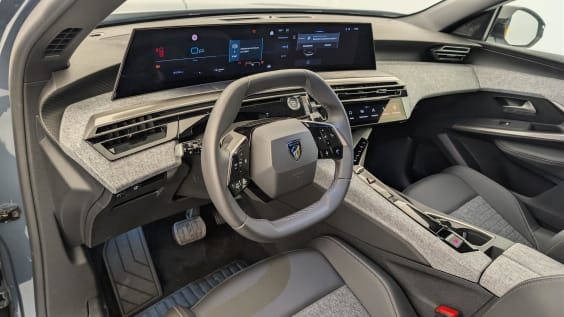 Peugeot 5008 HYBRID 145 CH E-DCS6 ALLURE Bleu Ingaro