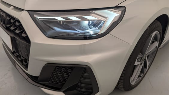 Audi A1 Sportback 30 TFSI 116 ch BVM6 Design Argent Rosé / Toit Noir
