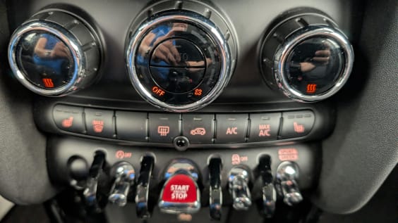 Mini HATCH 5 PORTES F55 LCI II COOPER 136 CH DKG7 ESSENTIAL British Racing Green