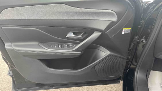 Peugeot 408 Hybrid 136 e-DCS6 Allure Noir Perla Nera Métallisé