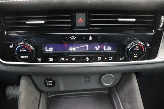 Nissan QASHQAI Tekna Plus 1.3 DIG-T Mild Hybrid 158 hp X-TRONIC Grey