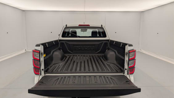 Isuzu D-MAX 1.9 4X4 SPACE CAB N60 NSPORT MT SPLASH WHITE