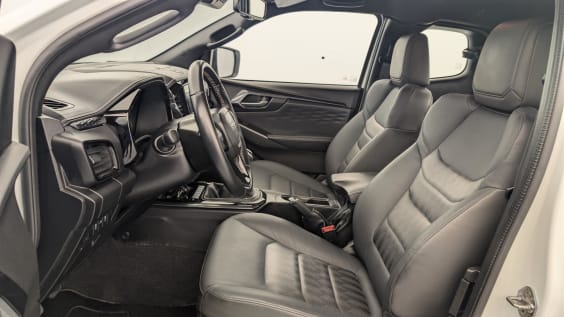 Isuzu D-MAX 1.9 4X4 SPACE CAB N60 NSPORT MT SPLASH WHITE