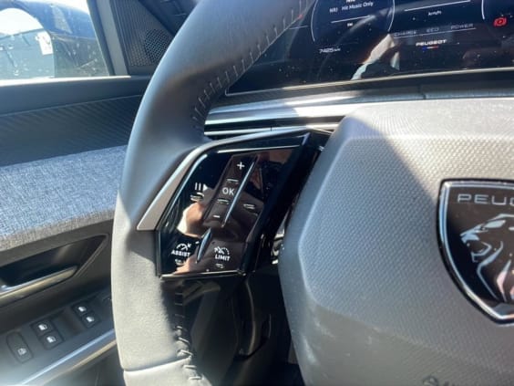Peugeot 3008 1.2 hybrid 145 allure e-dcs6 Noir