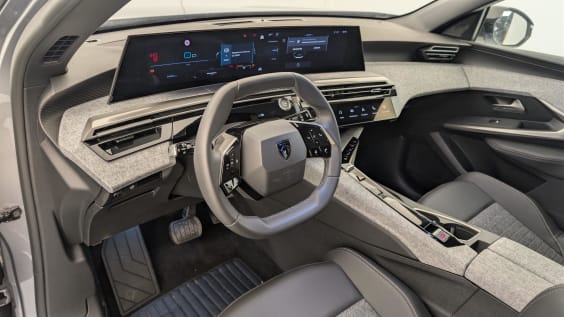 Peugeot 5008 HYBRID 145 CH E-DCS6 ALLURE Gris Artense