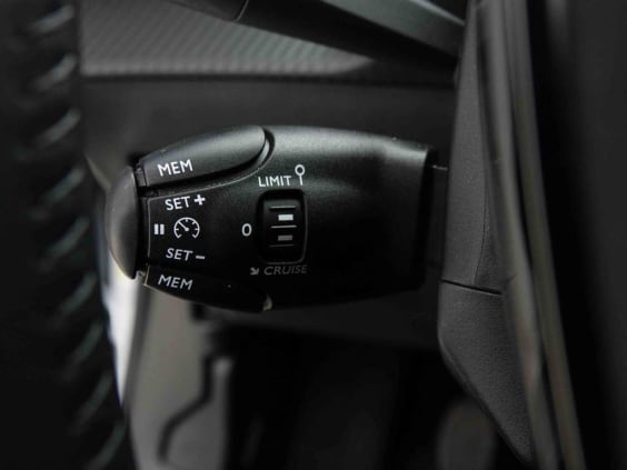 Peugeot 2008 1.2 T 100 STYLE Blanc