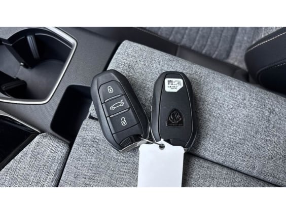 Peugeot 3008 1.2i Hybrid 145 e-DCS6  Allure Noir
