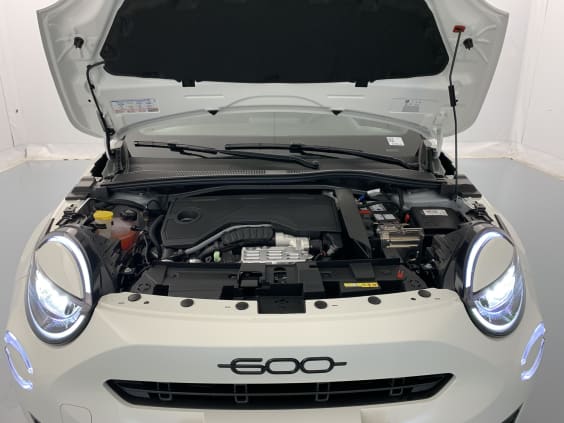 Fiat 600 T-Gen 3 1.2 Hybrid 145ch eDCT6 Sport Blanc Gelato / Toit Noir