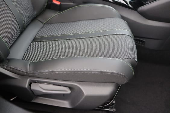 Peugeot 2008 GT Hybrid 145 hp e-DSC6 Black