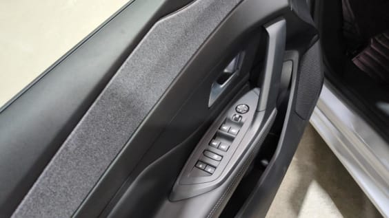 Peugeot 308 Hybrid 145 e-DCS6 Allure Blanc Okenite